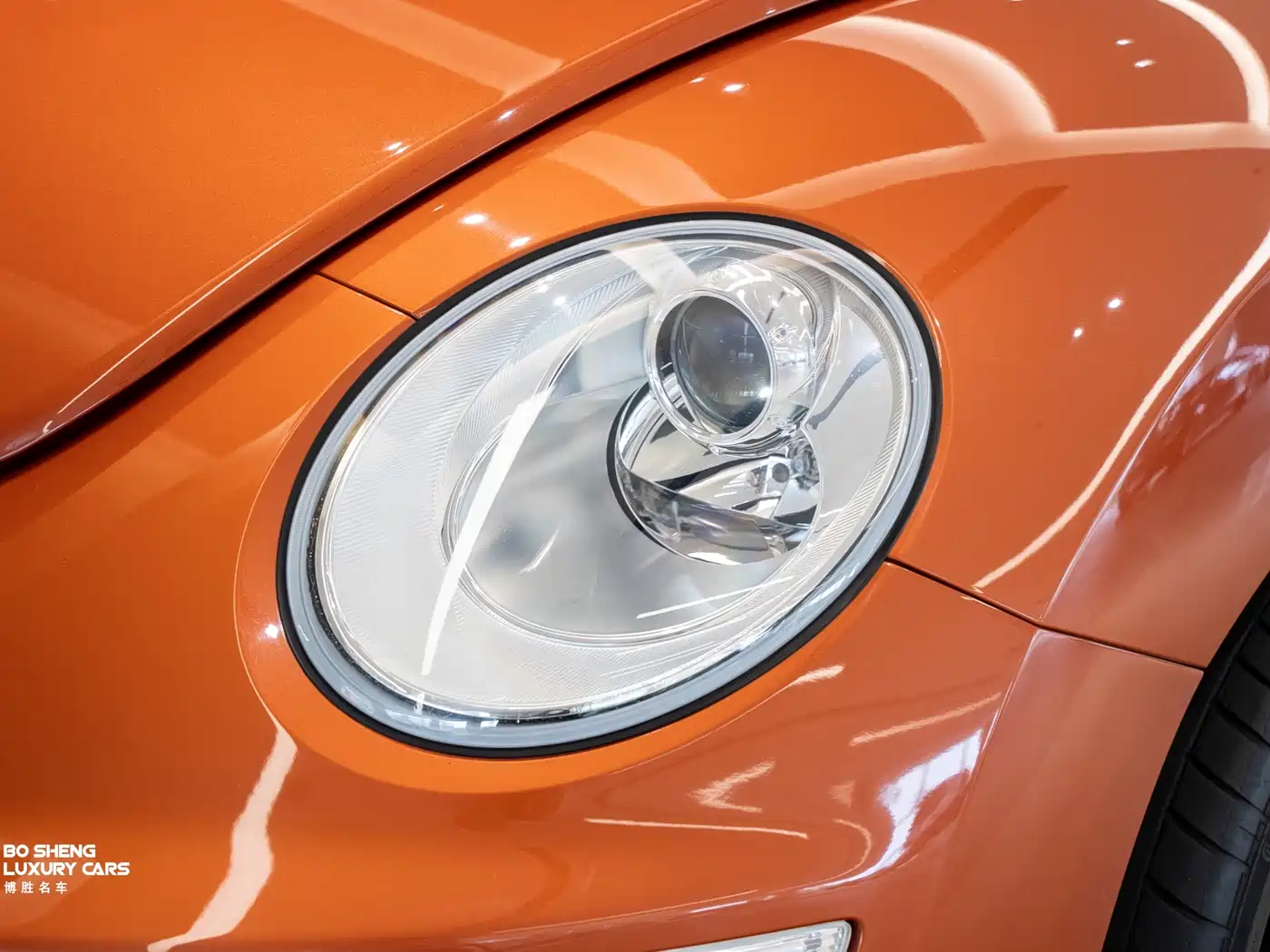 Volkswagen Beetle 2010 Model 2.0 BlackOrange Convertible Luxury Edition фото 33