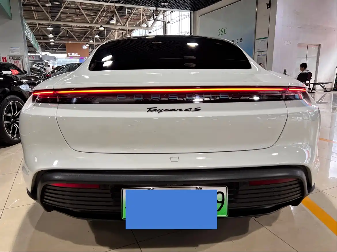 PORSCHE TAYCAN