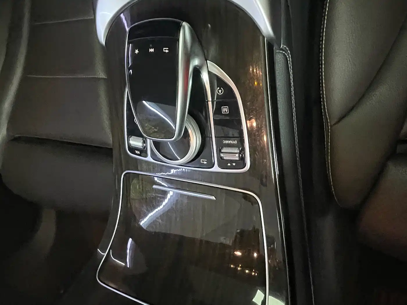Mercedes-Benz GLC 2018 Facelift GLC 260 4MATIC Luxury фото 15