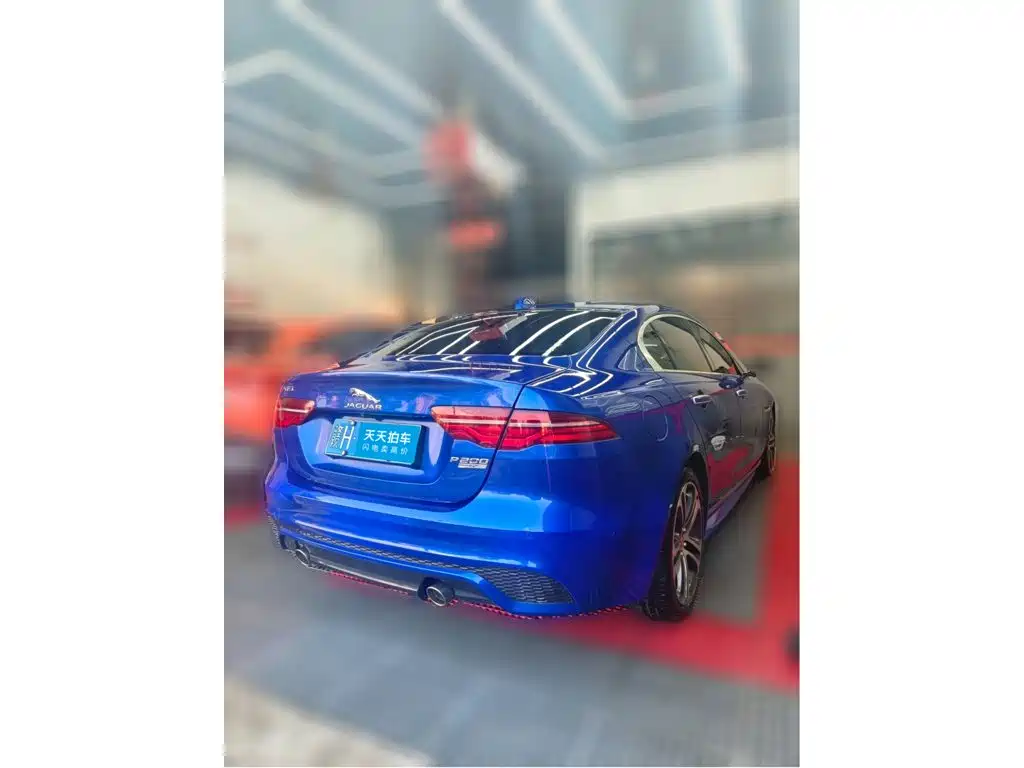 Фото 2 - Jaguar XEL