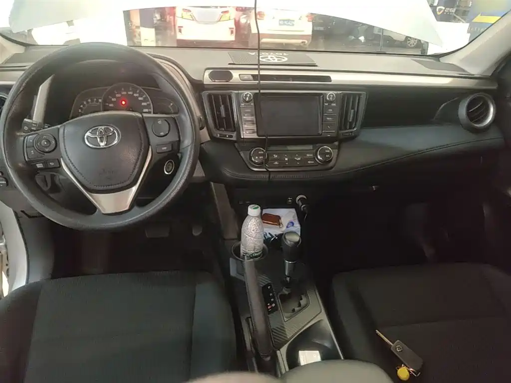 Toyota RAV4 Rongfang 2015 2.0L CVT 2WD Trend Edition фото 10