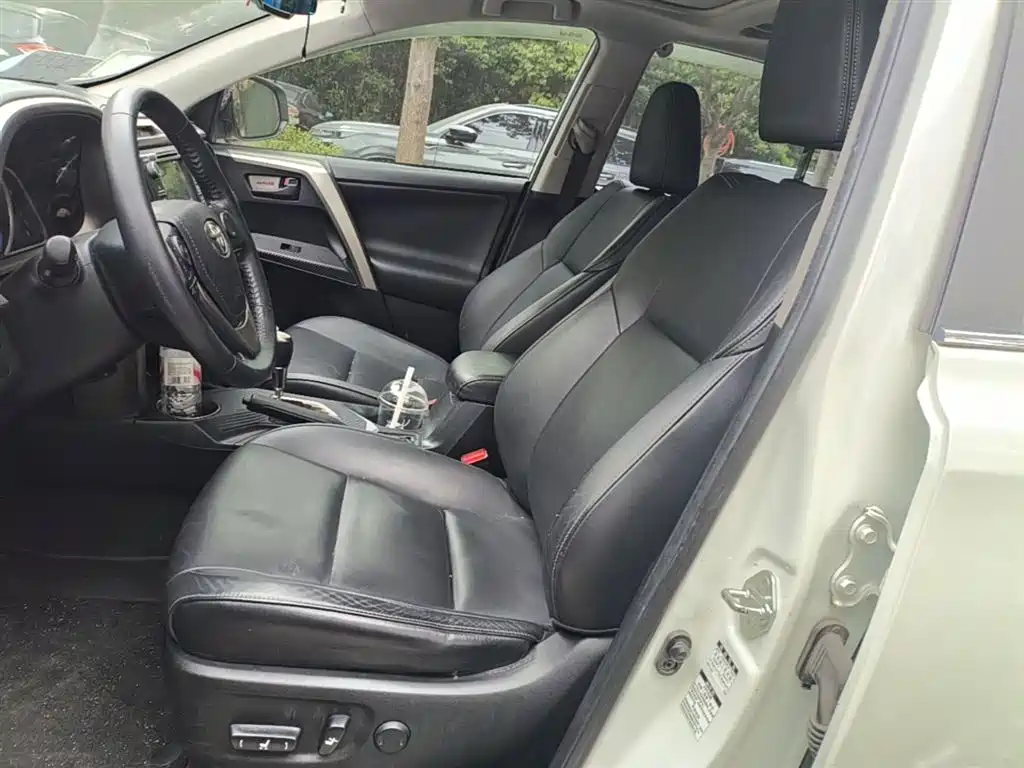 Toyota RAV4 Rongfang 2015 2.5L Automatic 4WD Elite Edition фото 15
