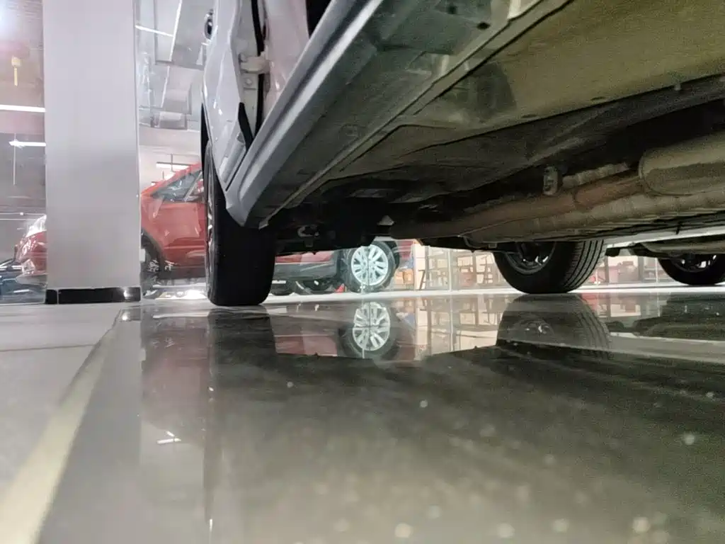 Фото 21 - Geely Atlas