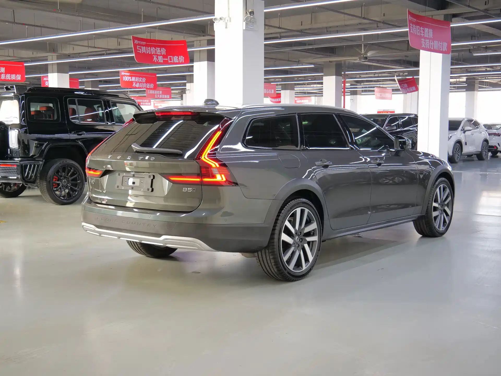 Photo 7 - Volvo V90