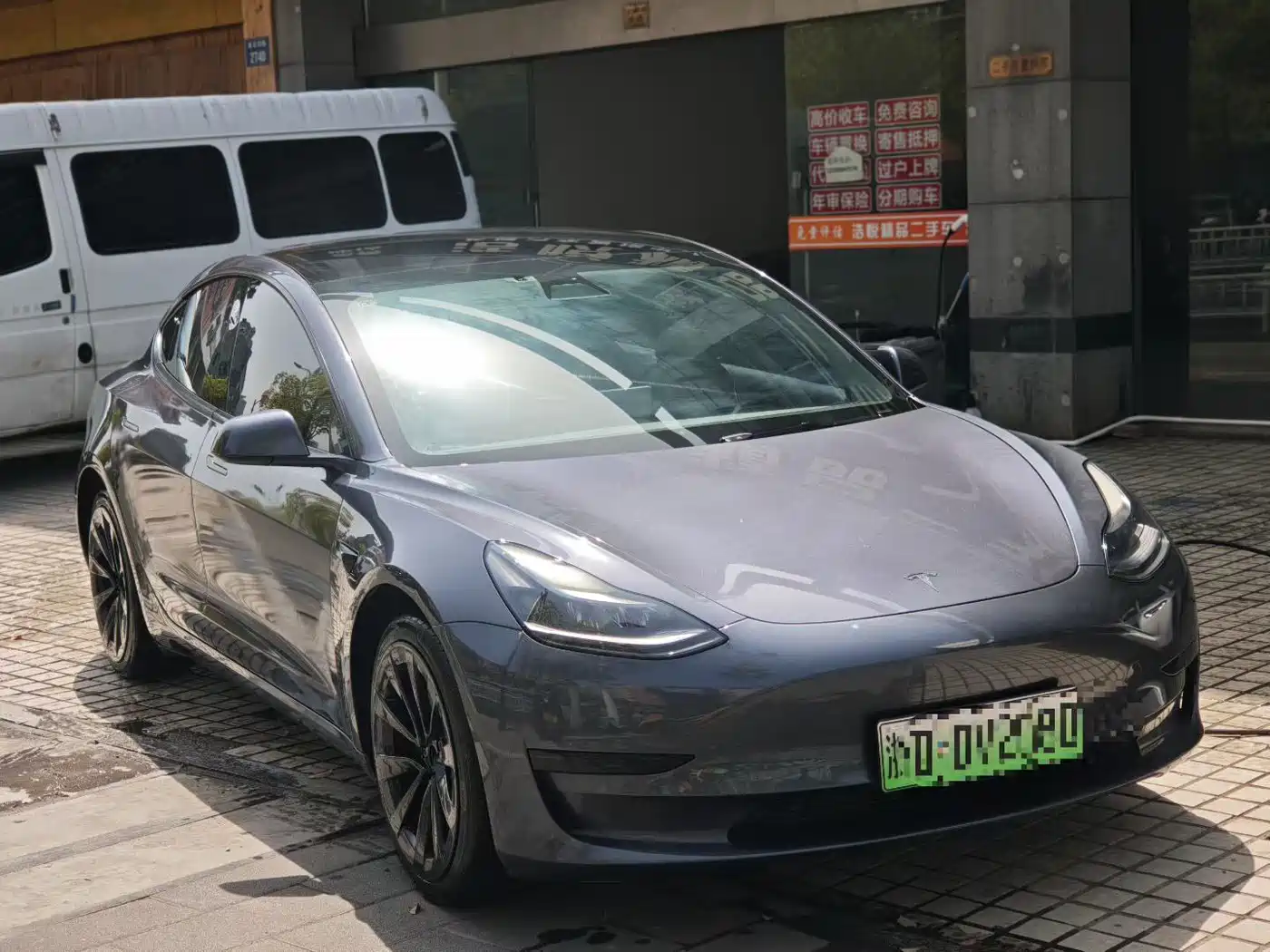 TESLA MODEL 3