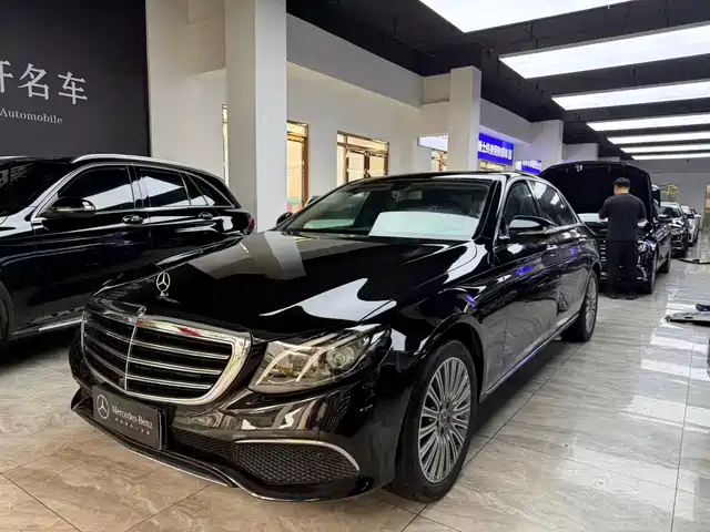 MERCEDES-BENZ E CLASS