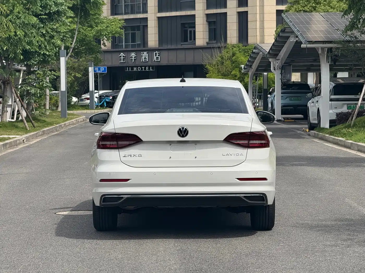 Volkswagen Lavida 2021 1.5L Auto Comfort Edition фото 5
