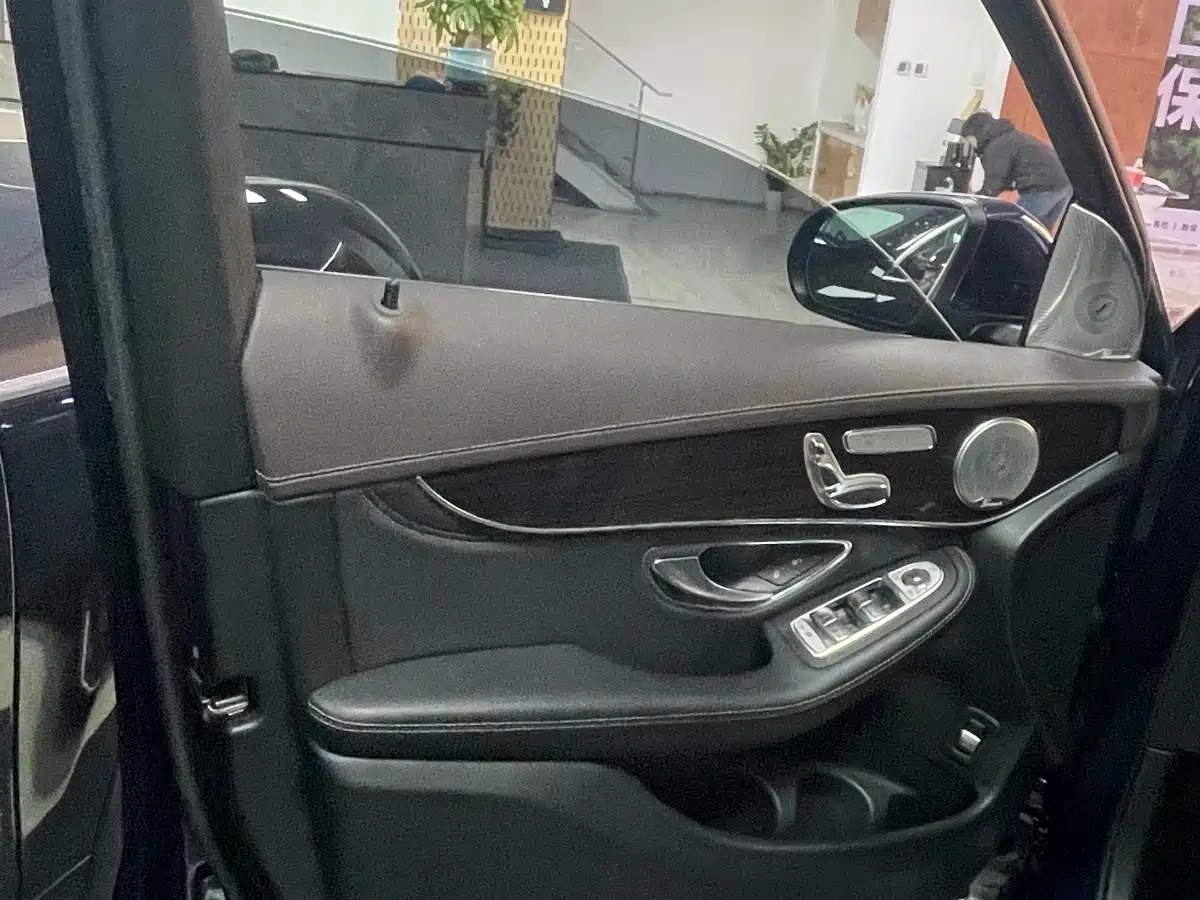 Mercedes-Benz GLC 2018 Facelift GLC 260 4MATIC Luxury фото 13