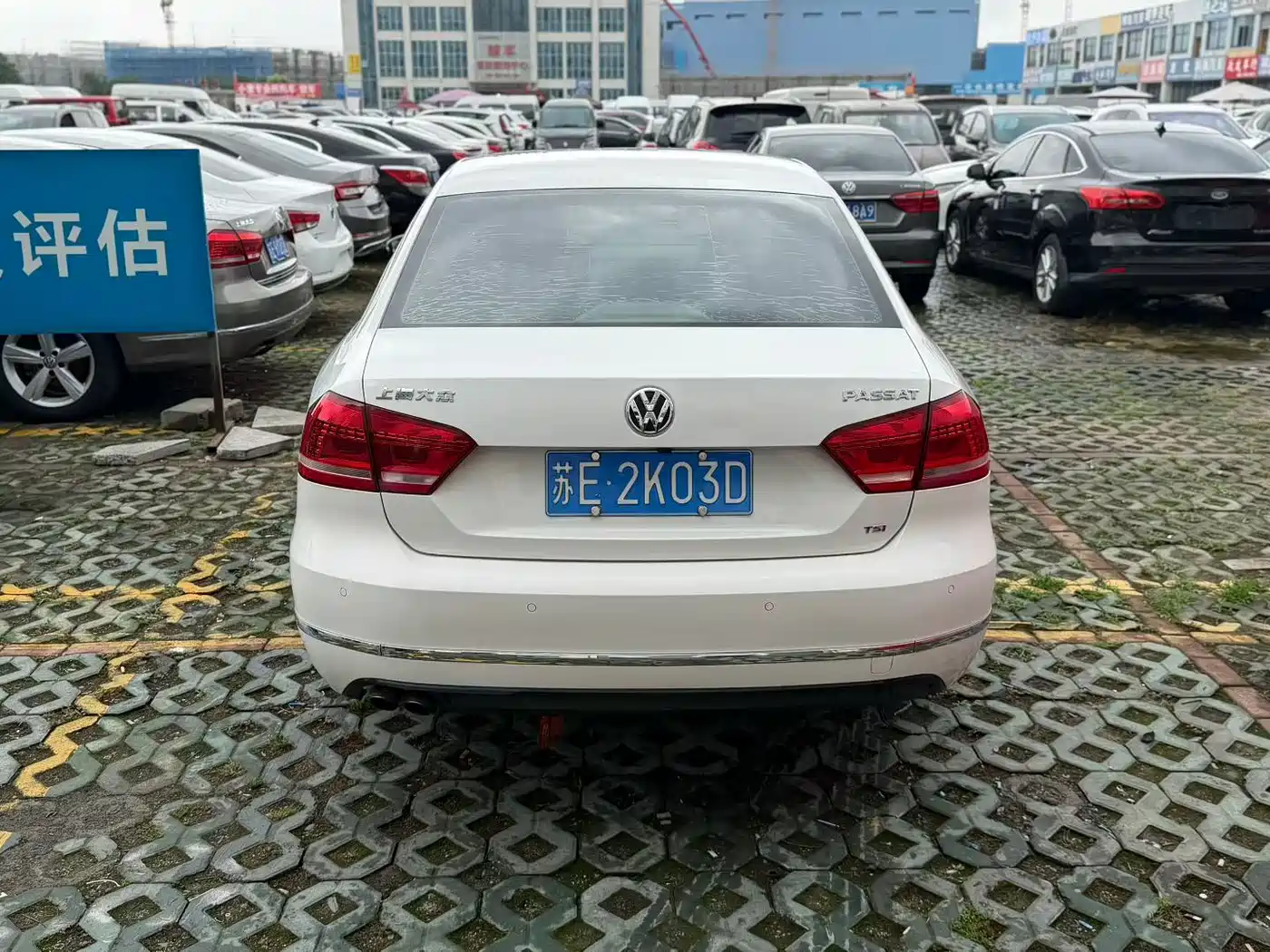 Volkswagen Passat 2015 1.8TSI DSG Honor Edition фото 3