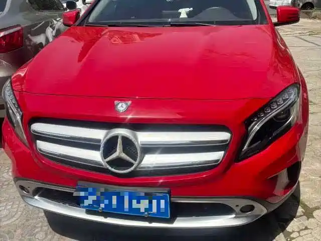 MERCEDES-BENZ GLA