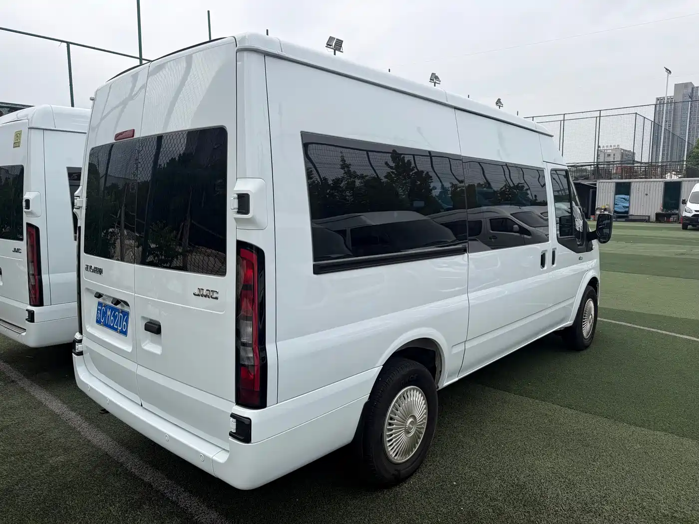 Jiangling JMC Fushun 2025 2025 Model 2.0T 8AT Diesel Medium Wheelbase High Roof Commercial Multi-purpose Vehicle 5/6 Seater