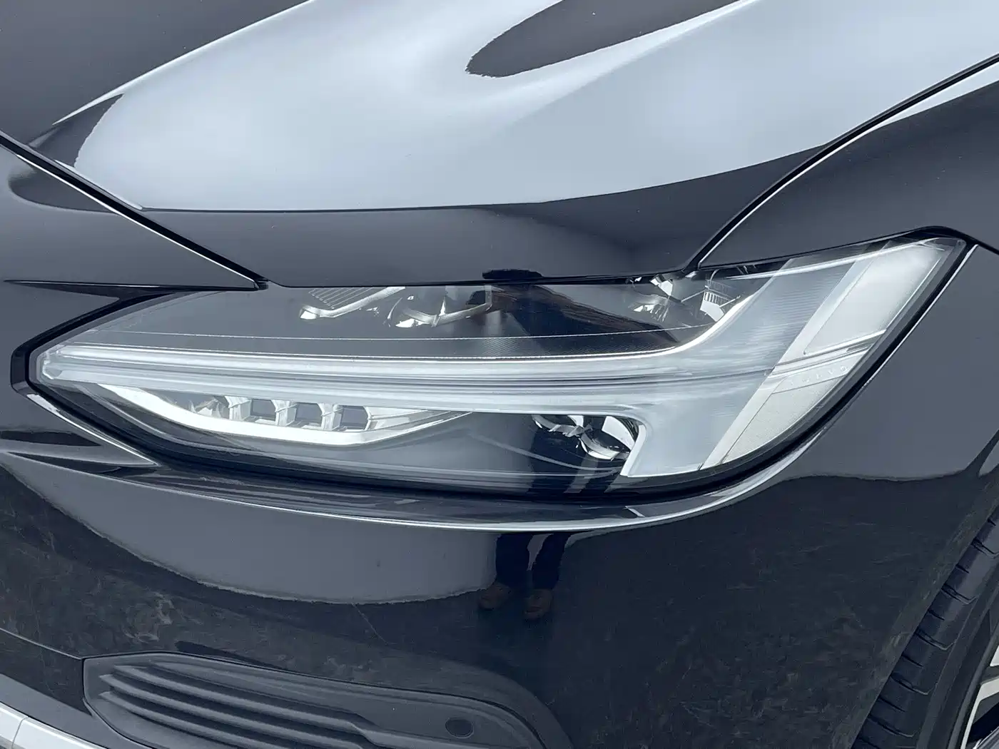 Volvo S90 Plug-in Hybrid 2022 2022 T8 Recharge Plug-in Hybrid Momentum Luxury Edition