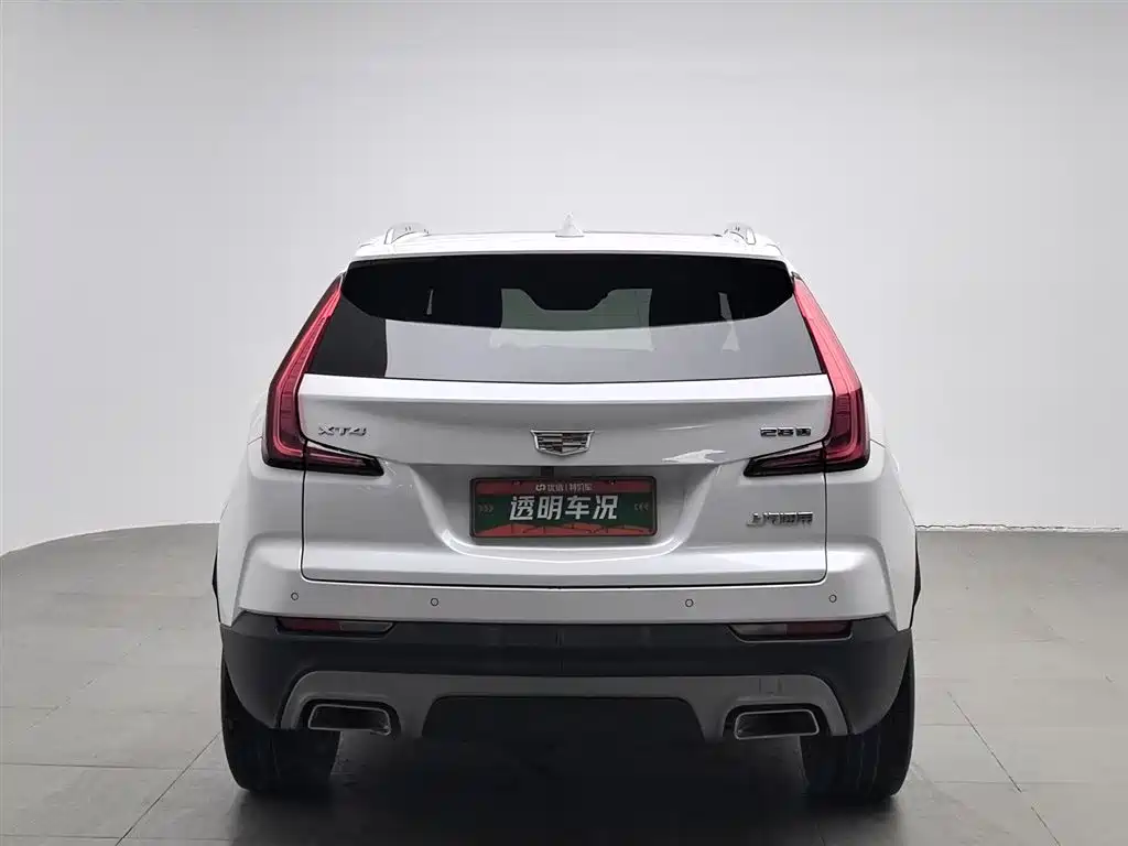 CADILLAC XT4