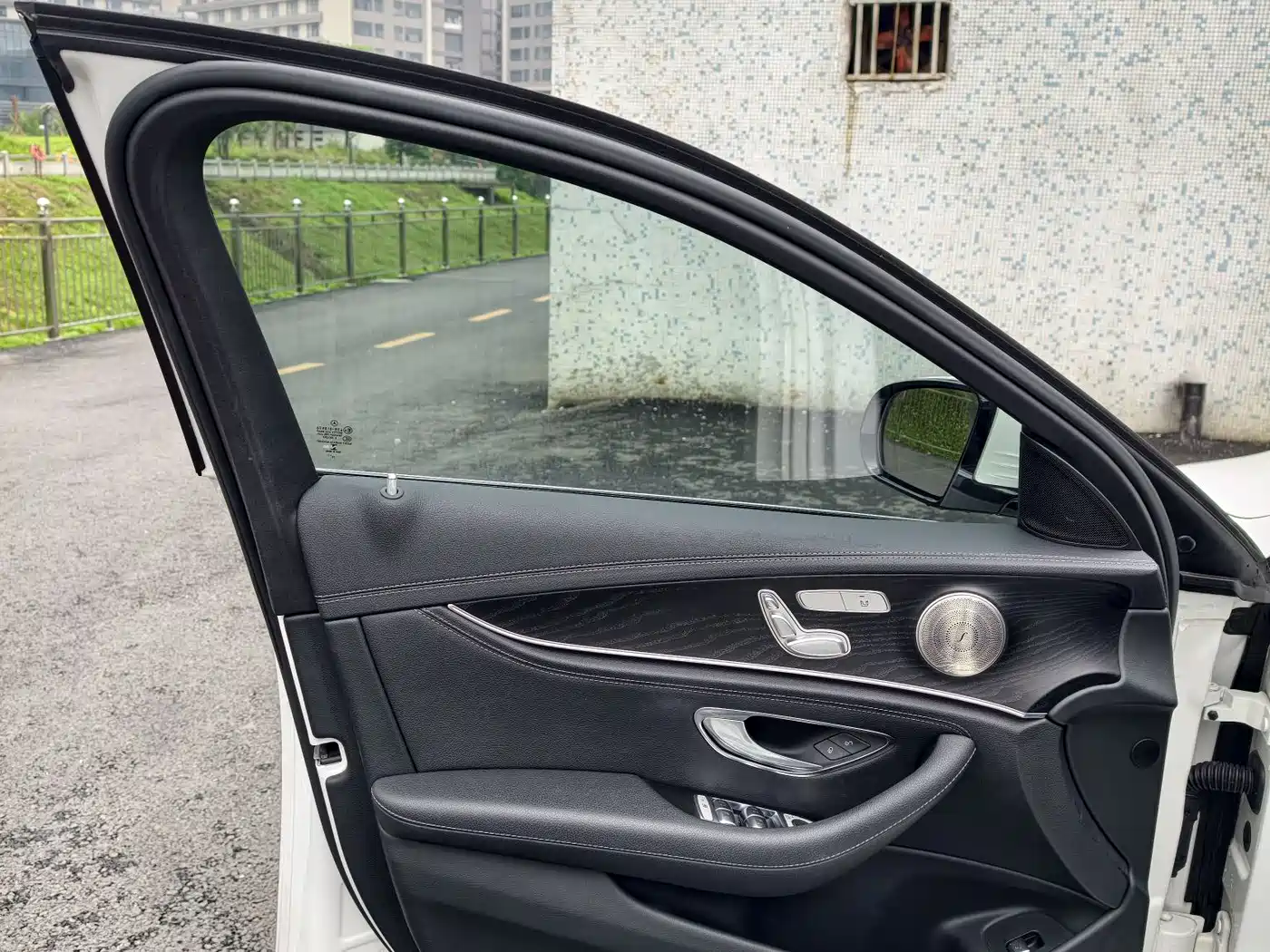 Mercedes-Benz E-Class 2019 E 200 L Sport фото 16