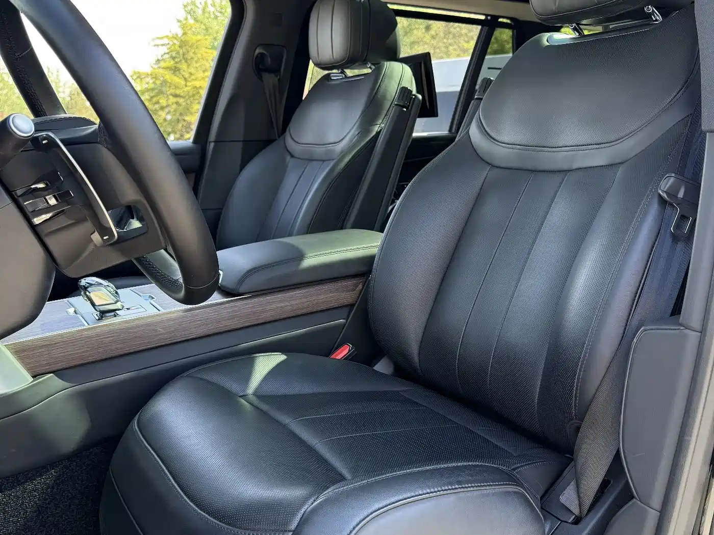 Land Rover Range Rover 2024 3.0 L6 400PS Genesis Extended фото 18
