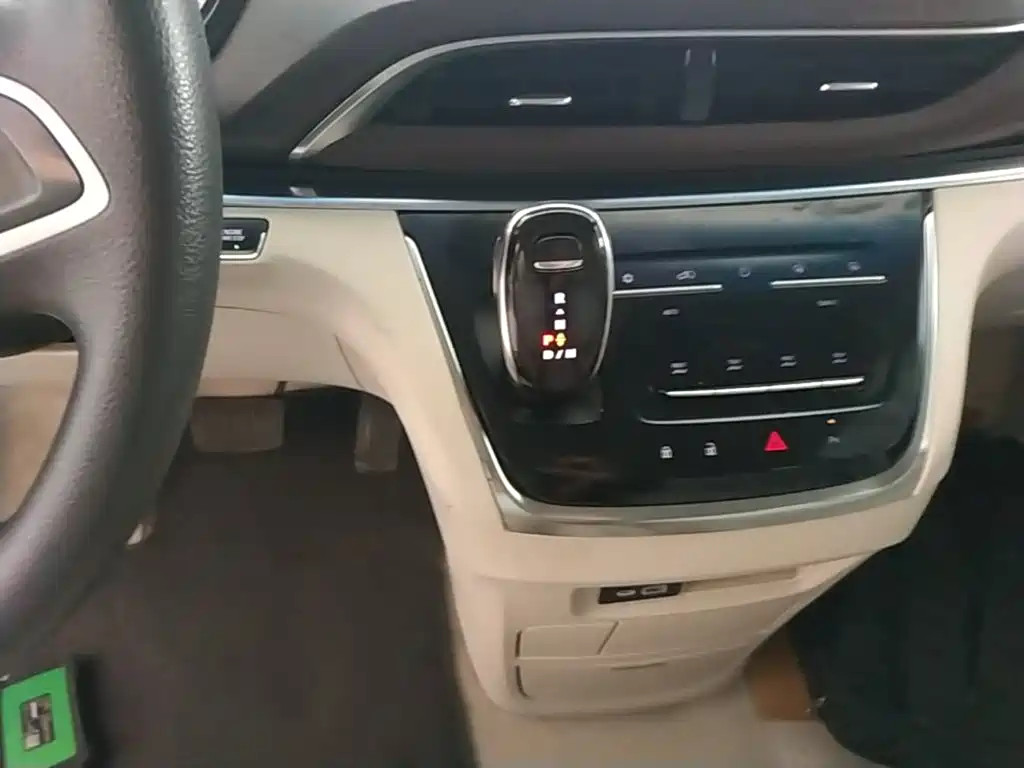 Фото 14 - Buick GL8