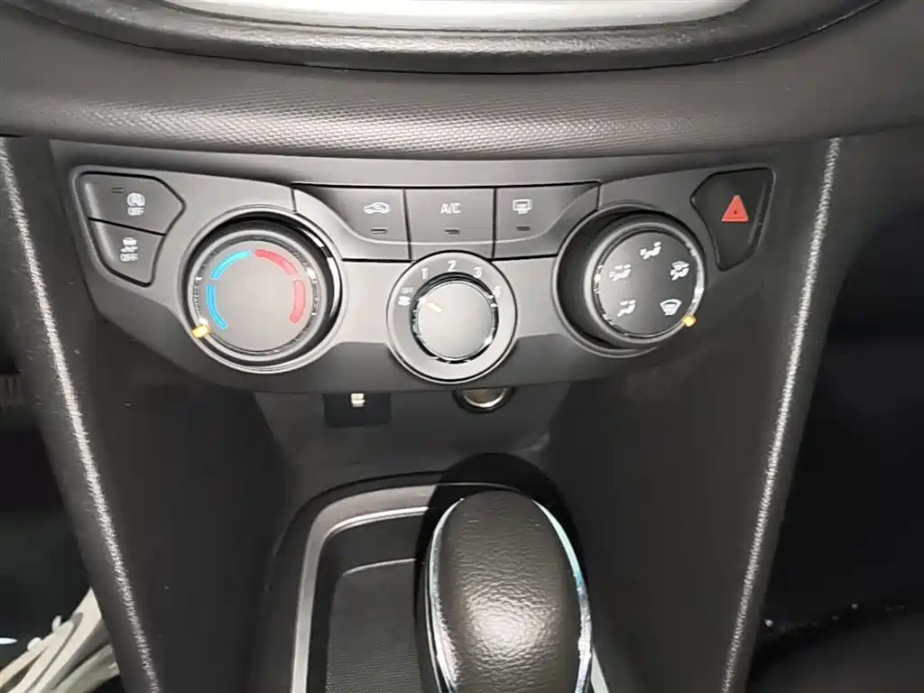 Chevrolet Cavalier 2019 320 Automatic Joy Edition фото 13