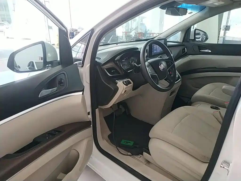 Фото 16 - Buick GL8