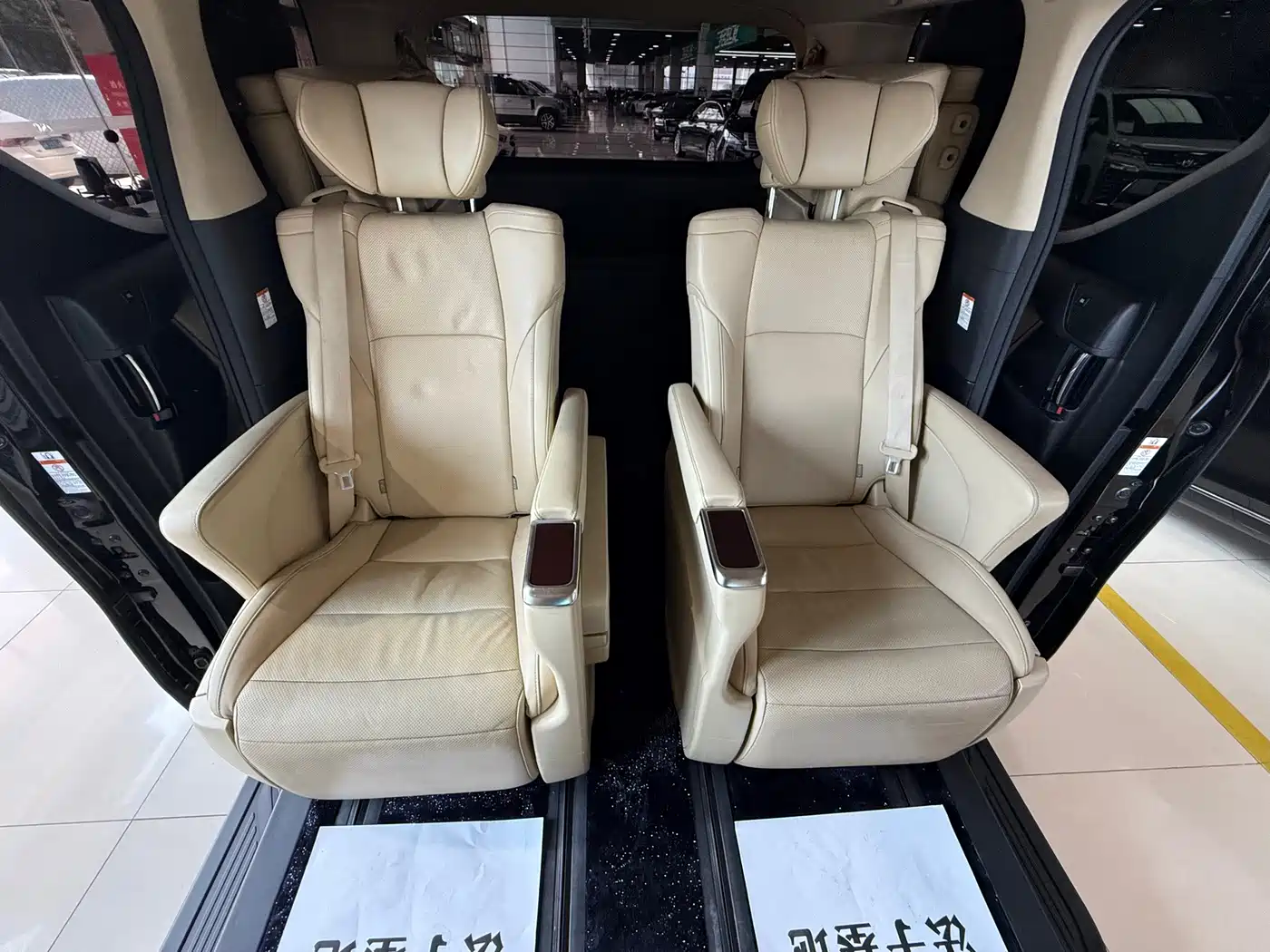 صورة 15 - Toyota Alphard