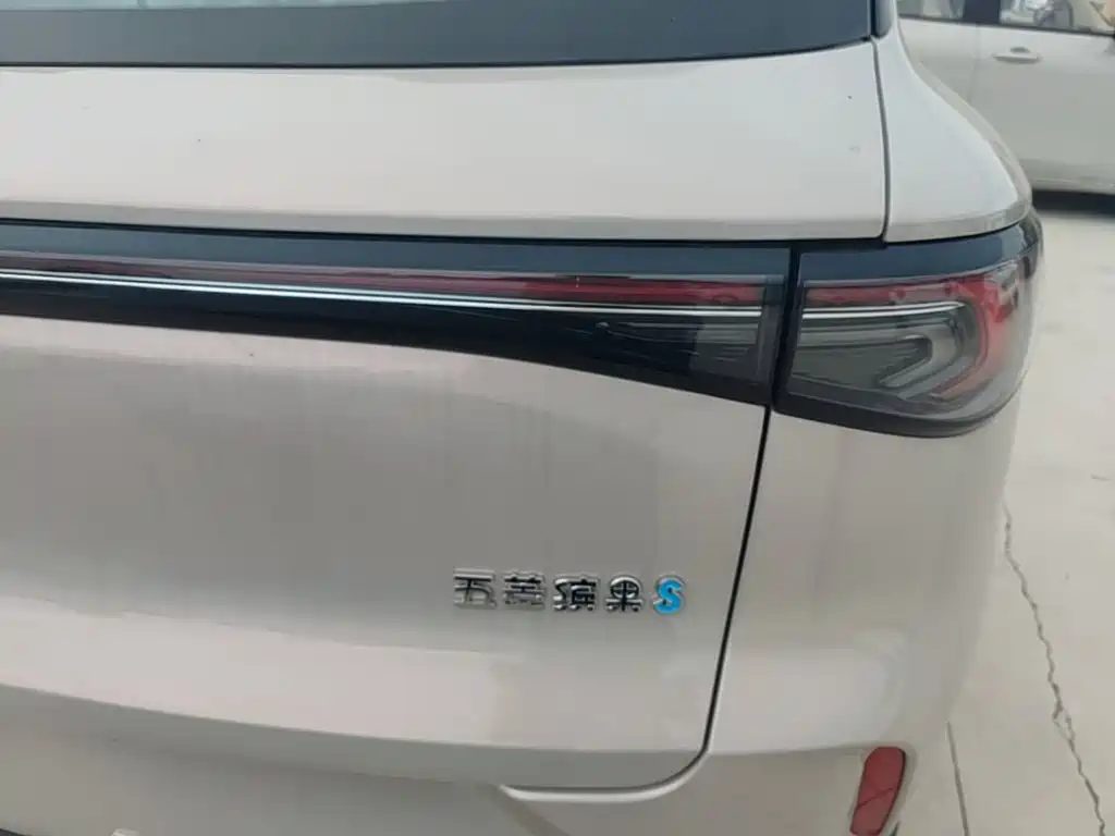 Wuling Motors Wuling Bingo S 2026 2025 Model 325km Premium Edition