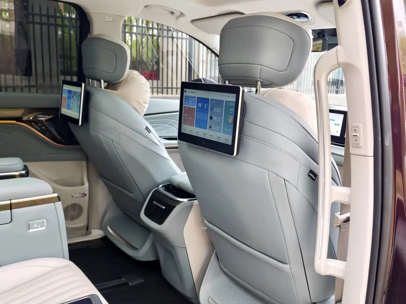 SAIC Maxus Maxus G90 2023 2023 2.0T Interstellar Six-Seater Edition