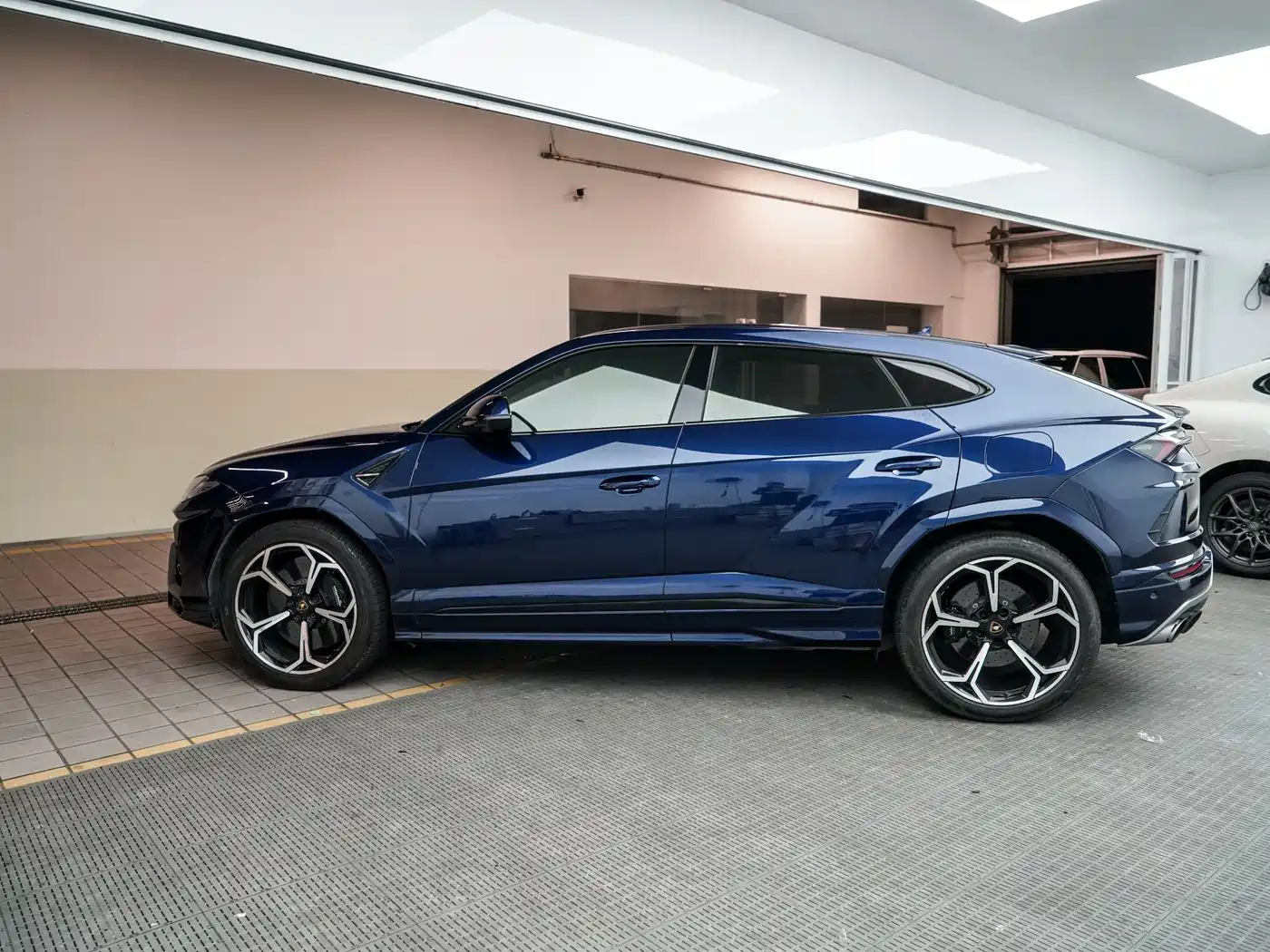 Lamborghini Urus 2018 4.0T V8 фото 6