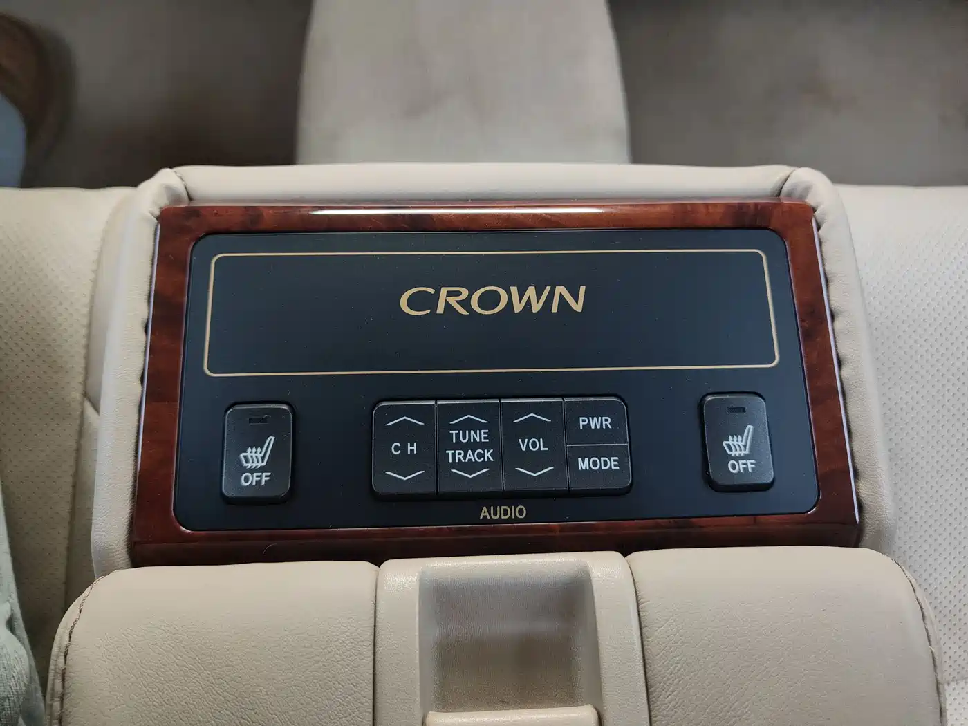 Toyota Crown 2012 2.5L Royal Saloon фото 15