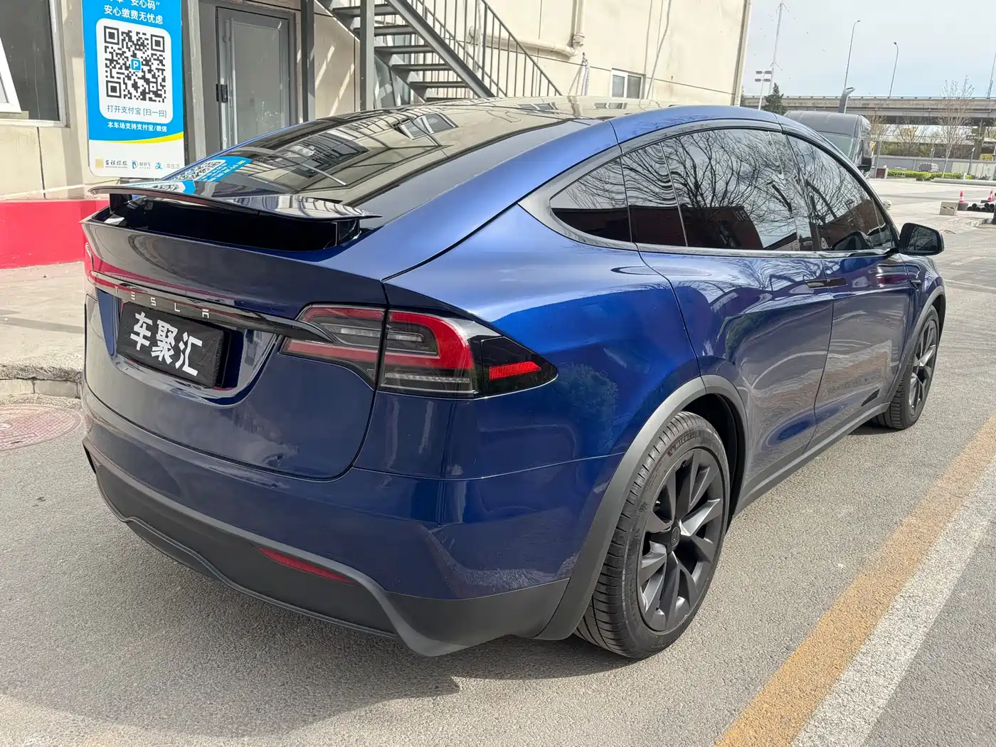 TESLA MODEL X