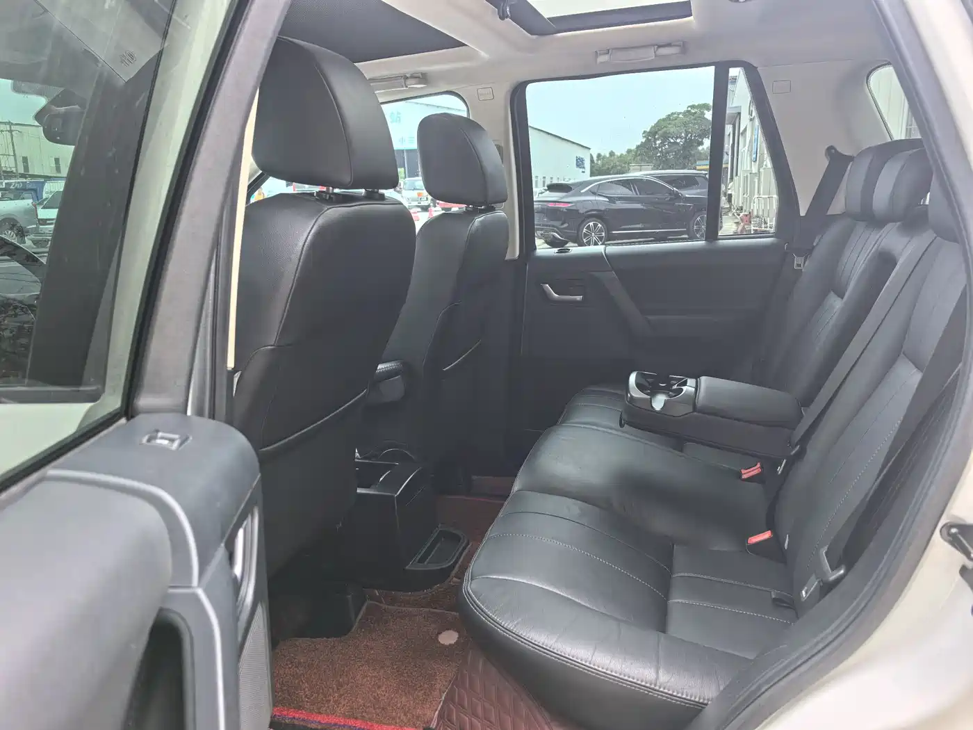 Land Rover Freelander 2 2014 2.0T Si4 SE Gasoline Edition фото 11