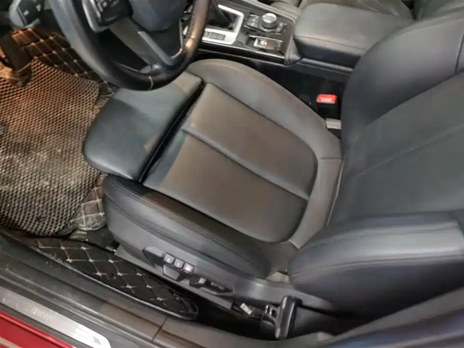 BMW 1 Series 2018 118i Sport Edition фото 9
