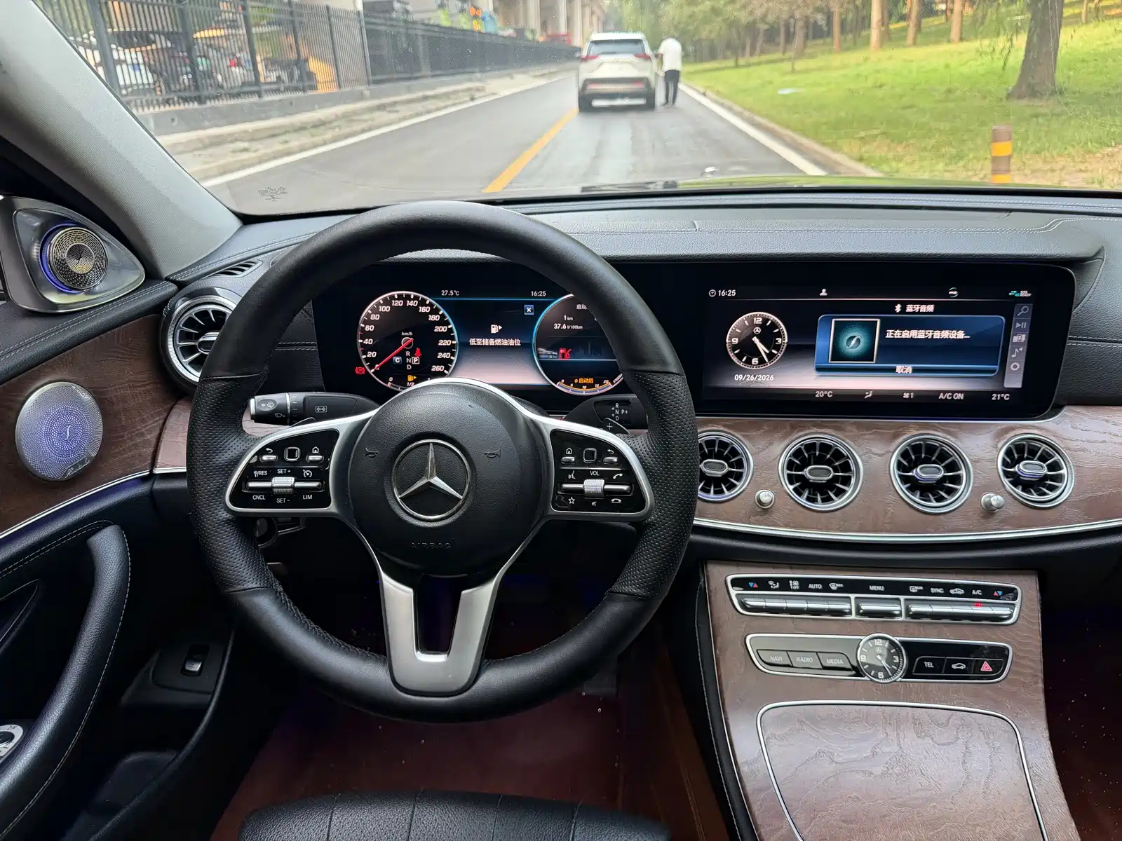 Photo 10 - Mercedes-Benz E-Class
