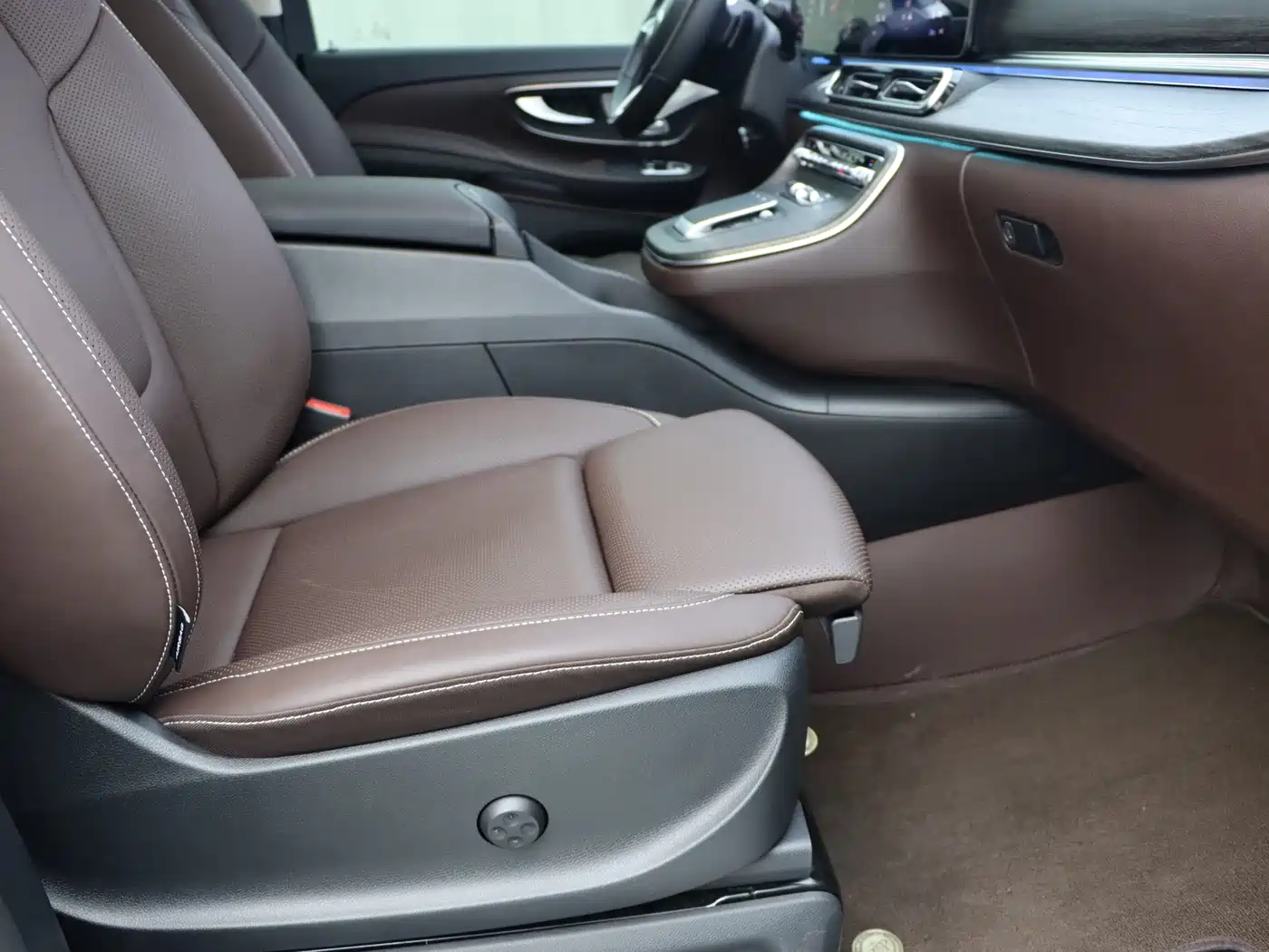 Mercedes-Benz V-Class 2025 2024 V 300 L Long Wheelbase Luxury Edition