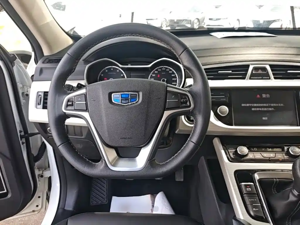 Фото 11 - Geely Atlas