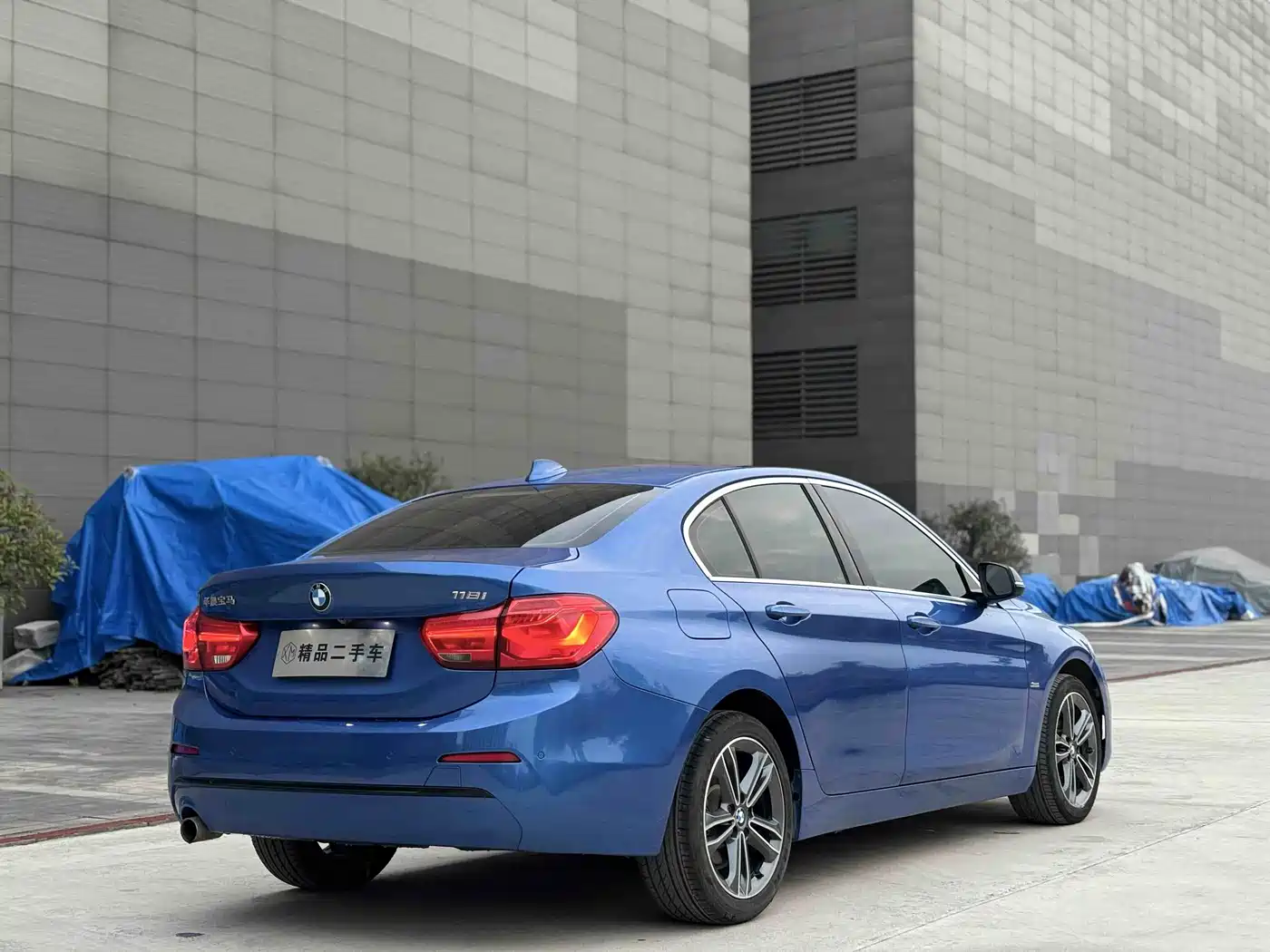 BMW 1 Series 2018 118i Sport Edition фото 9