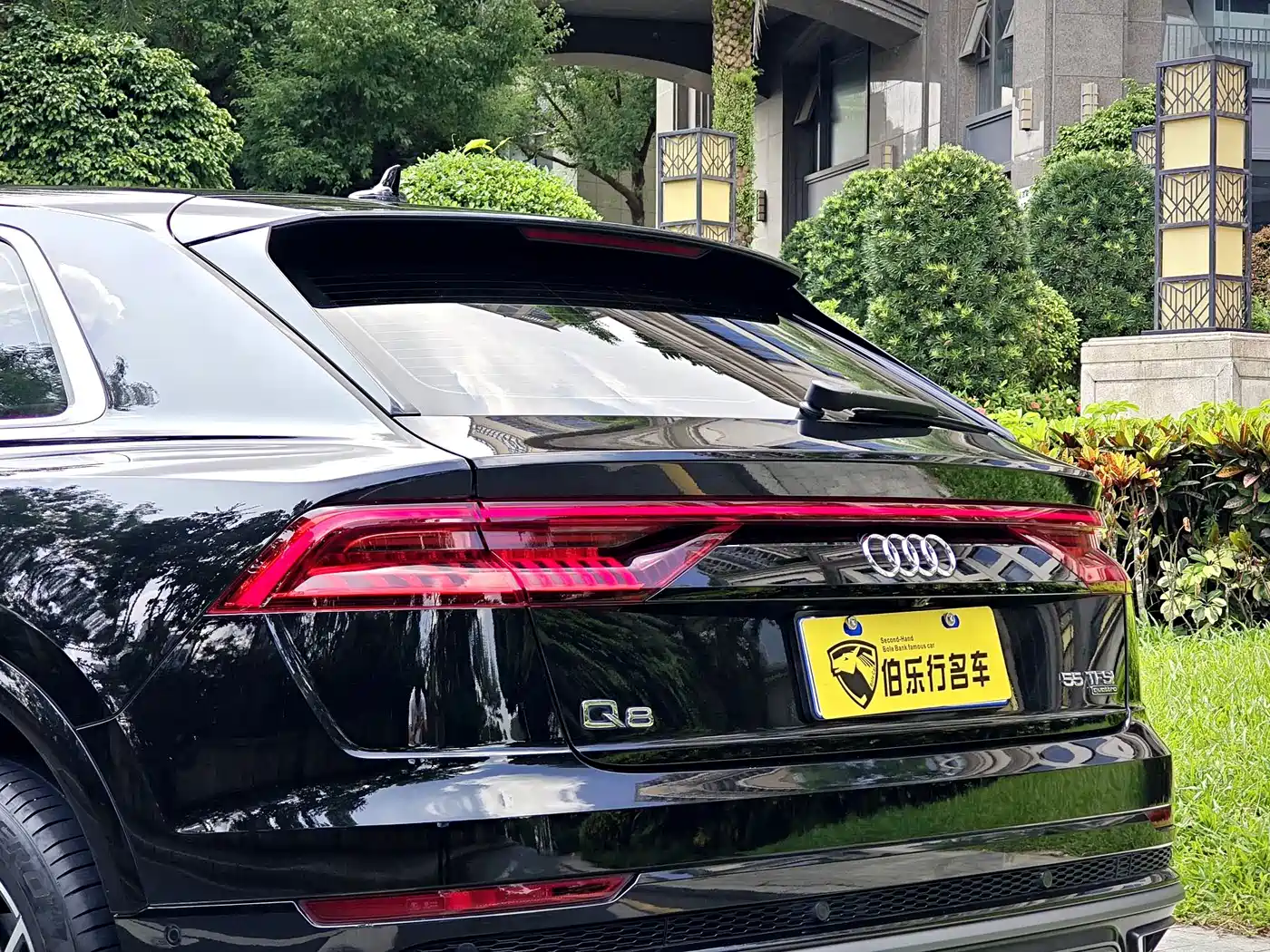 Audi Q8 2023 2022 55 TFSI Luxury Dynamic