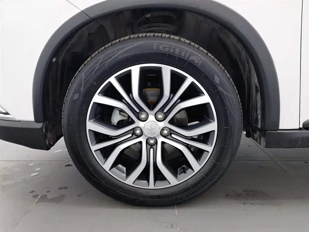 Mitsubishi Outlander 2018 2.4L 4WD Luxury Edition 7-seater фото 17