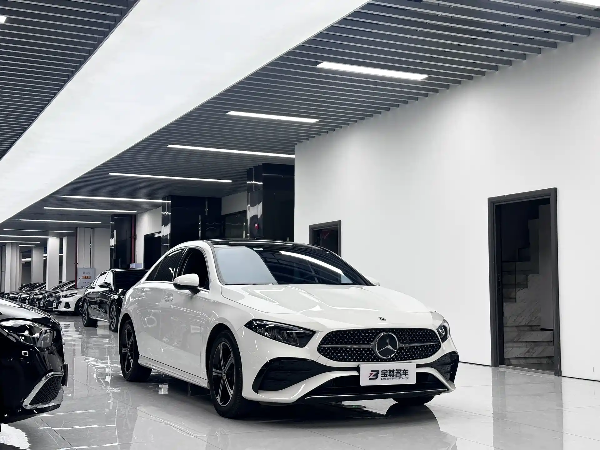 صورة 3 - Mercedes-Benz A-Class