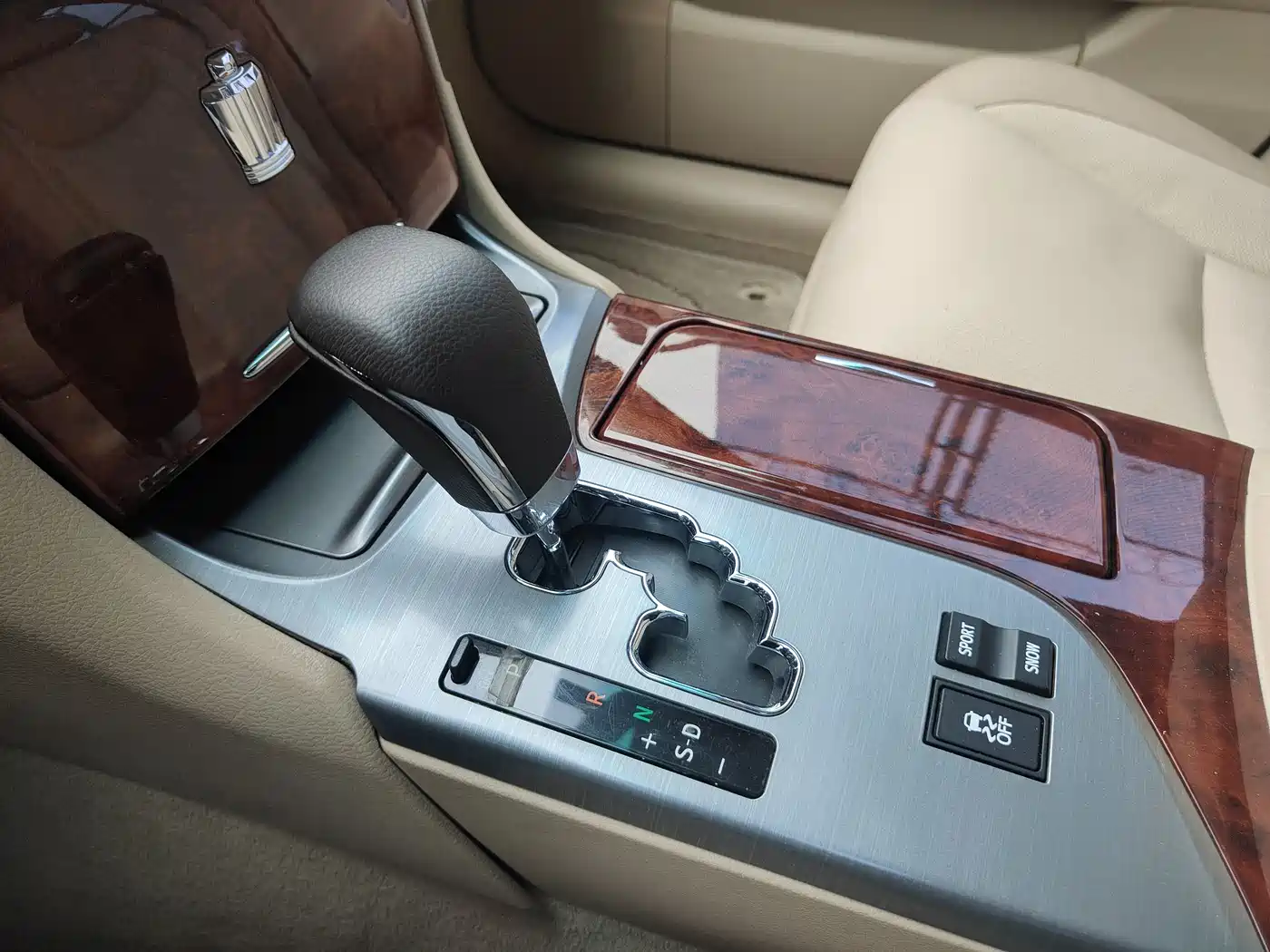 Toyota Crown 2012 2.5L Royal Saloon фото 22