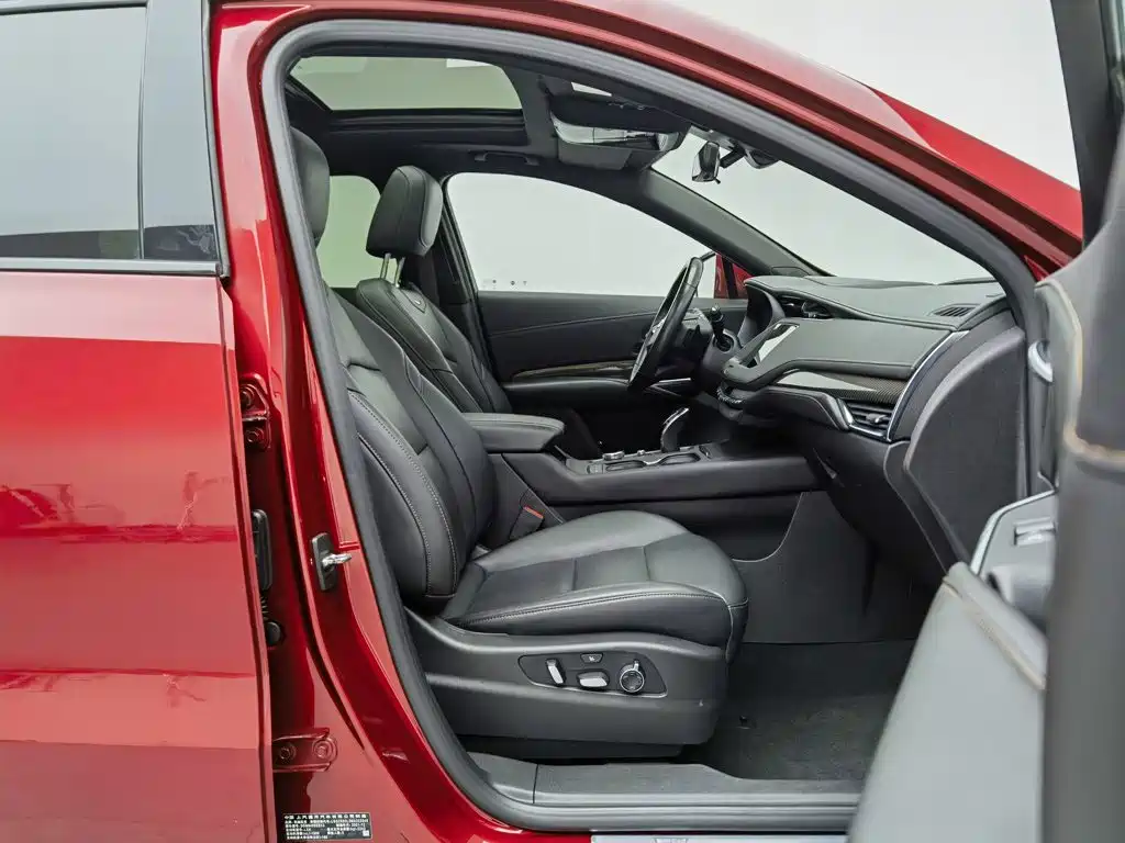Фото 23 - Cadillac XT4