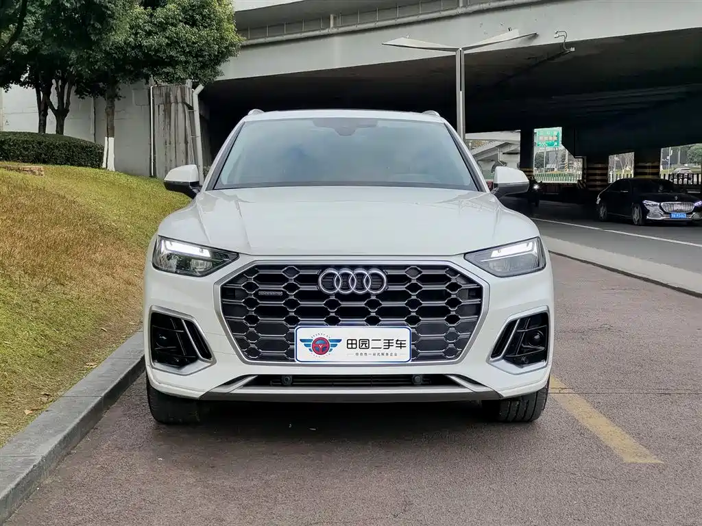 Audi Q5L 2022 40T Luxury Dynamic фото 2