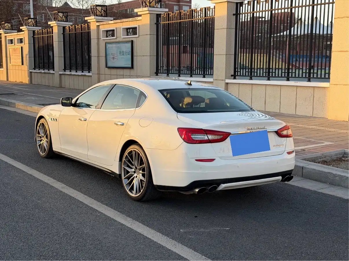Фото 11 - Maserati Quattroporte