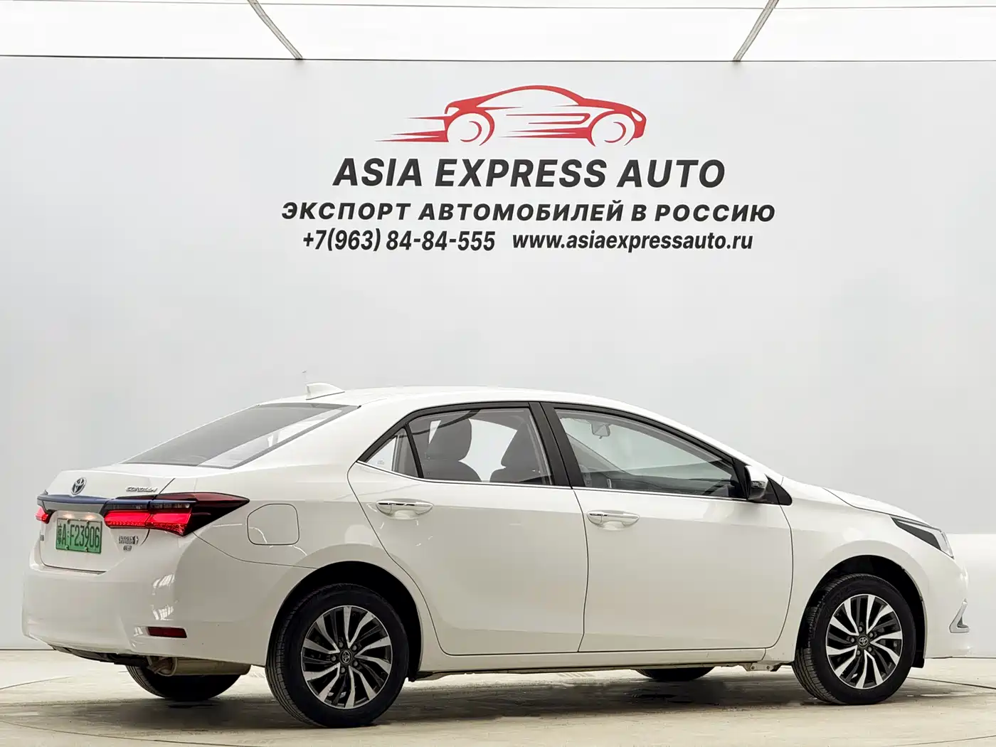 Toyota Corolla 2018 Hybrid 1.8L E-CVT Smart Edition фото 4