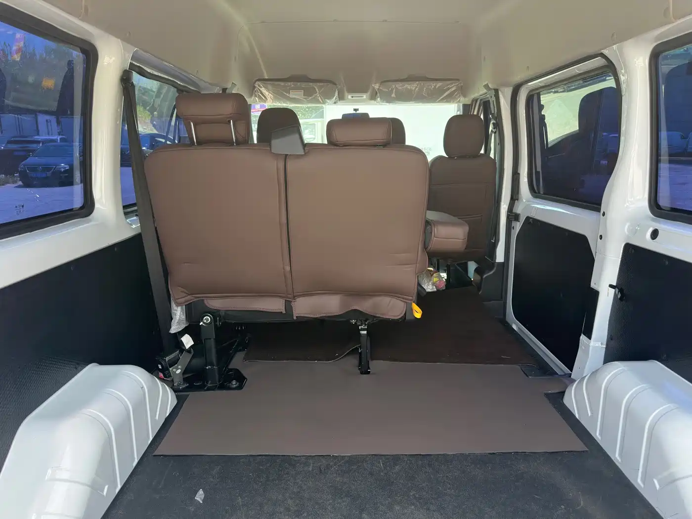 Jiangling JMC Fushun 2024 2023 Model 2.0T Automatic Short Wheelbase Medium Roof Commercial MPV 6 Seats
