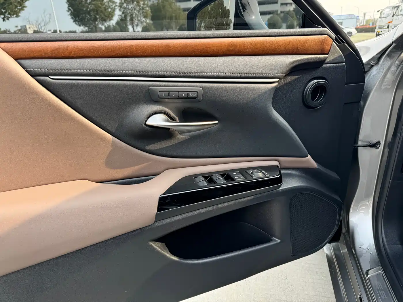 Фото 4 - Lexus ES