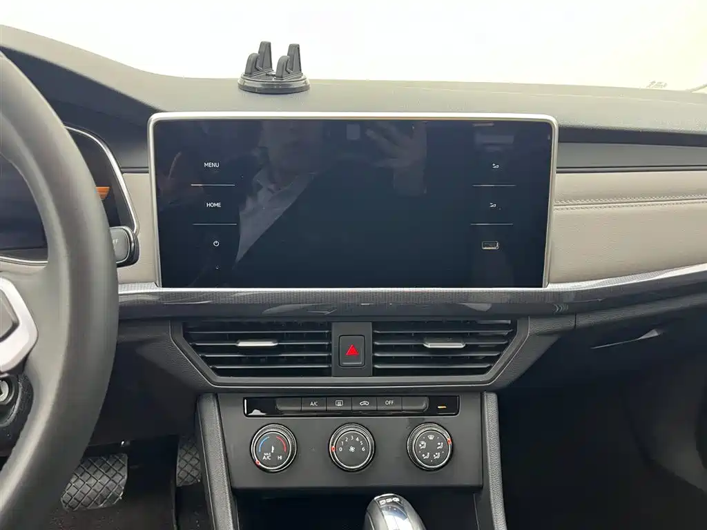 Volkswagen Bora 2024 200TSI DSG Smooth Ride Edition фото 8