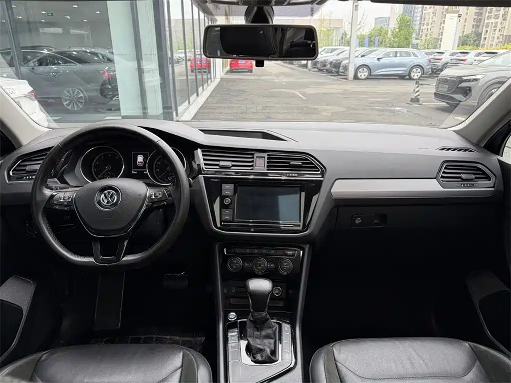 Volkswagen Tiguan L 2019 330TSI Auto 2WD Panorama Comfort Edition China V фото 6