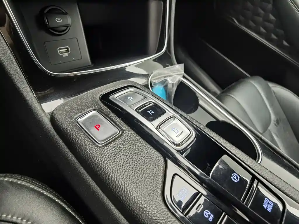 Photo 13 - Hyundai Santa Fe