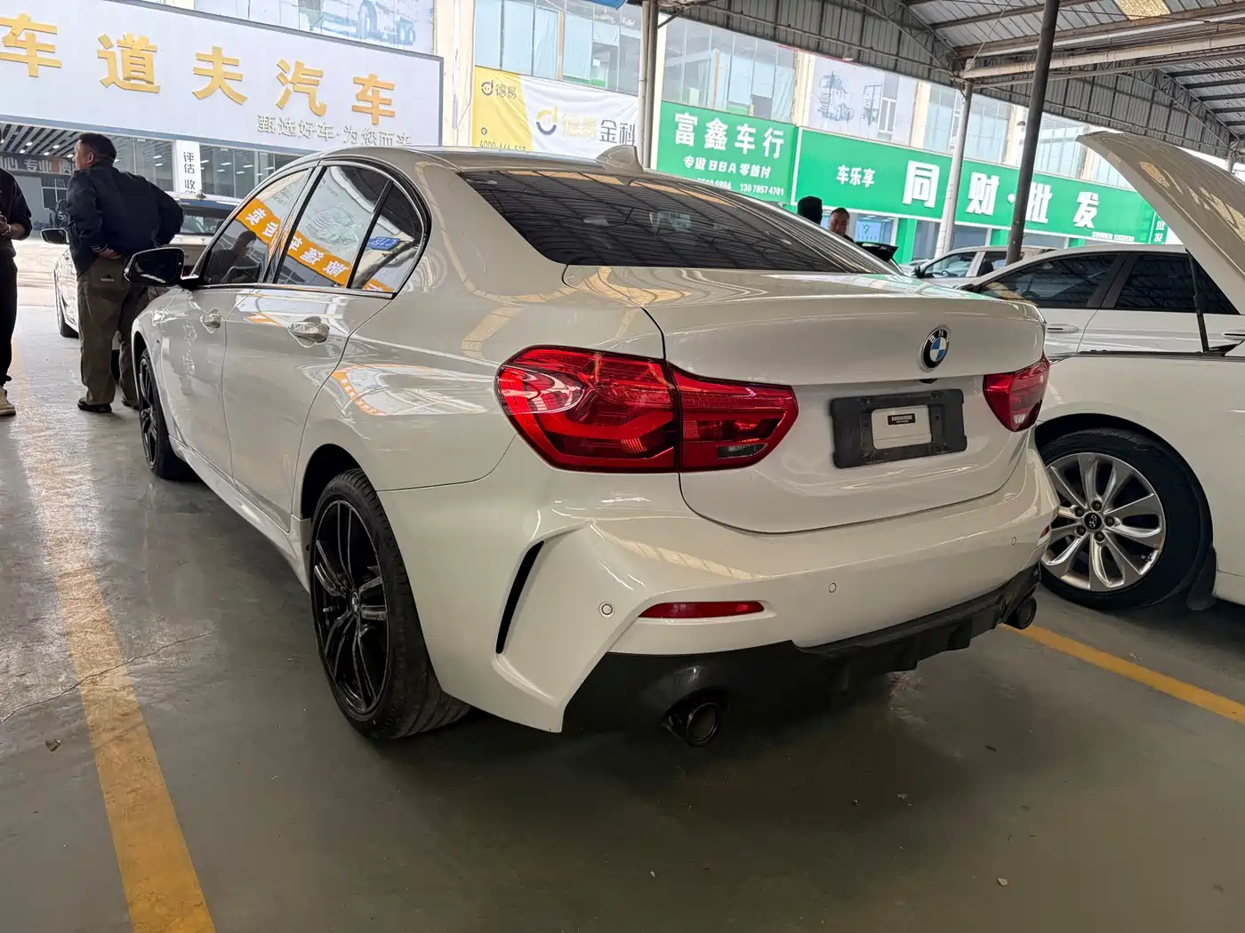 BMW 1 Series 2022 125i M Sport Shadow Edition фото 4