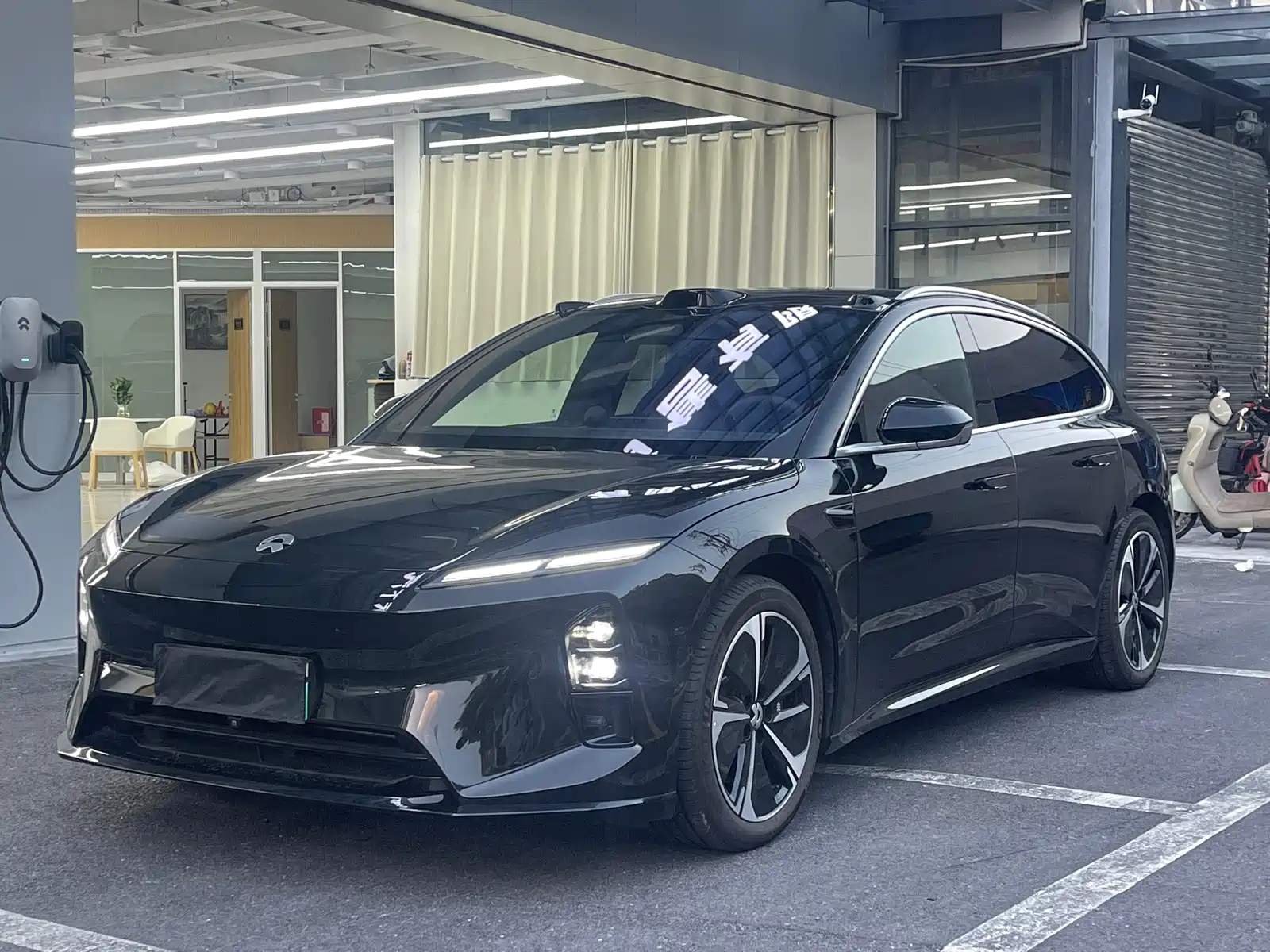 Фото 1 - NIO ET5T