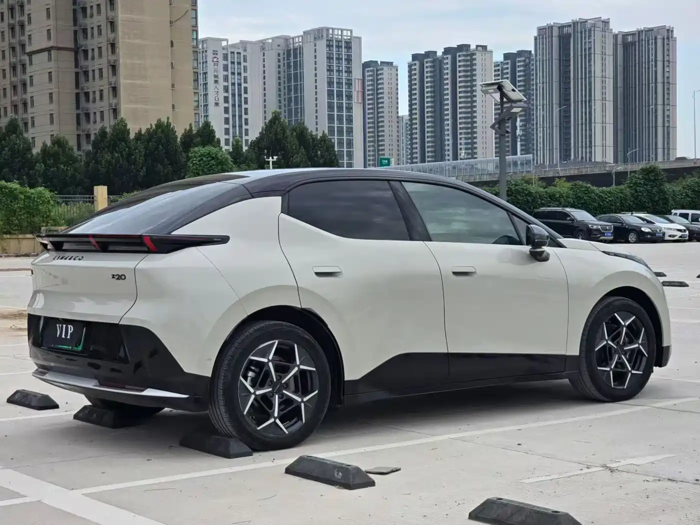Photo 6 - Lynk & Co Z20